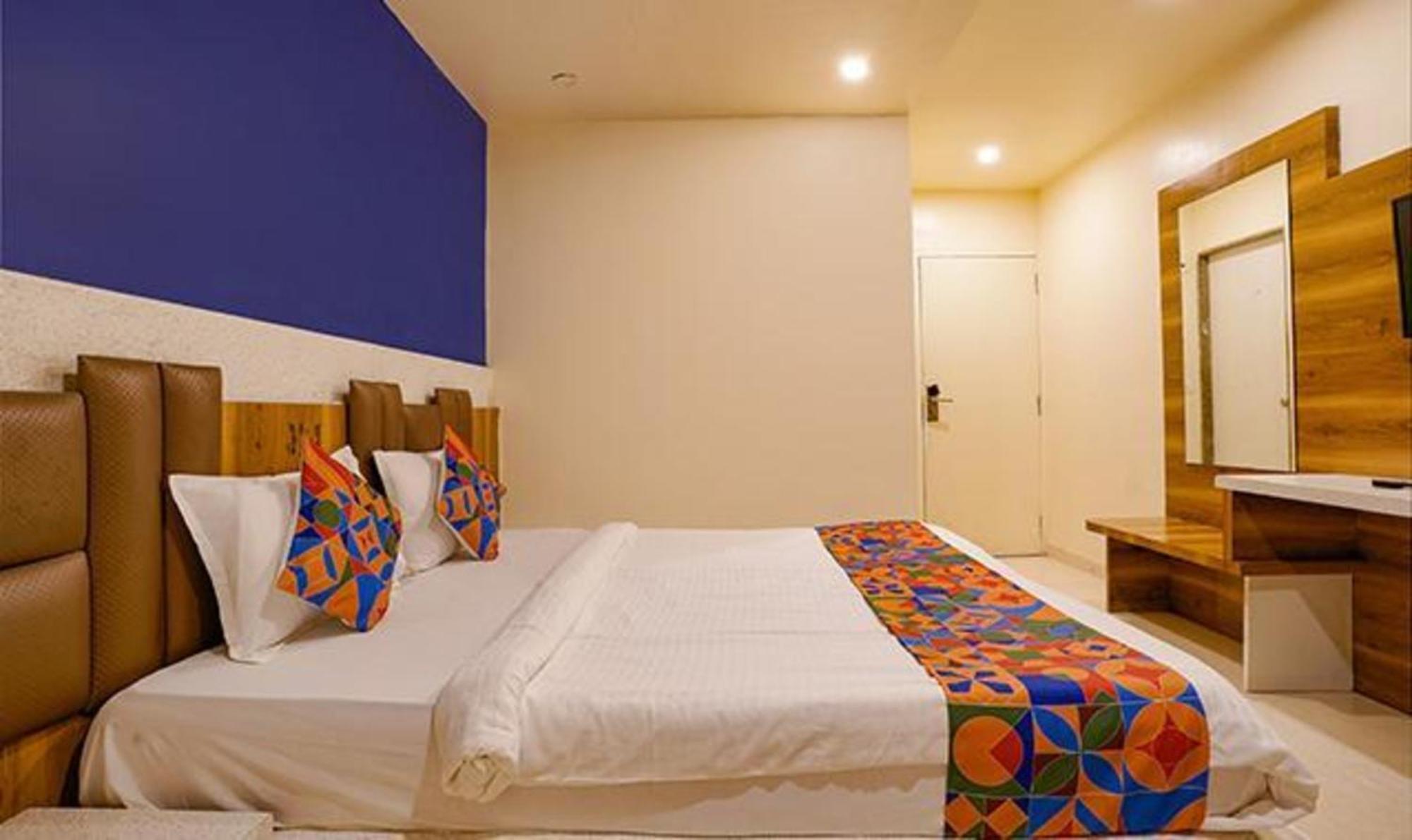 Fabexpress Veera Residency Hotell Mumbai Exteriör bild