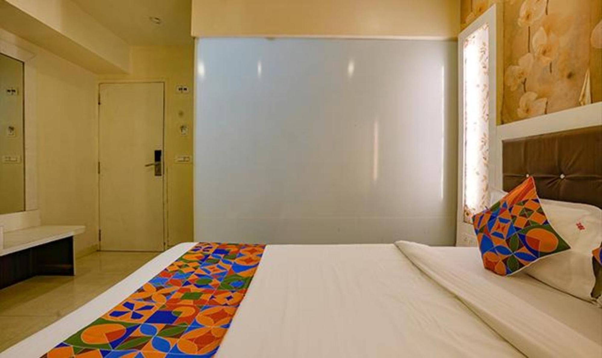 Fabexpress Veera Residency Hotell Mumbai Exteriör bild