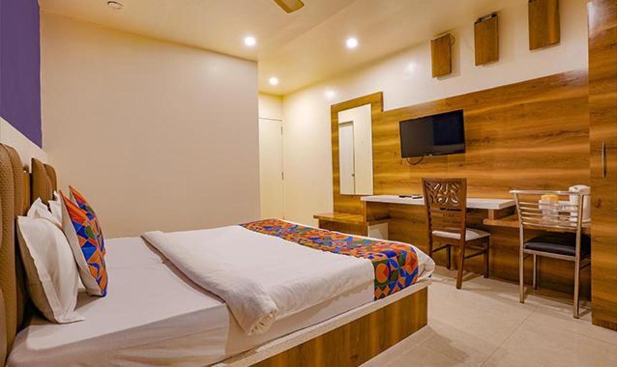 Fabexpress Veera Residency Hotell Mumbai Exteriör bild