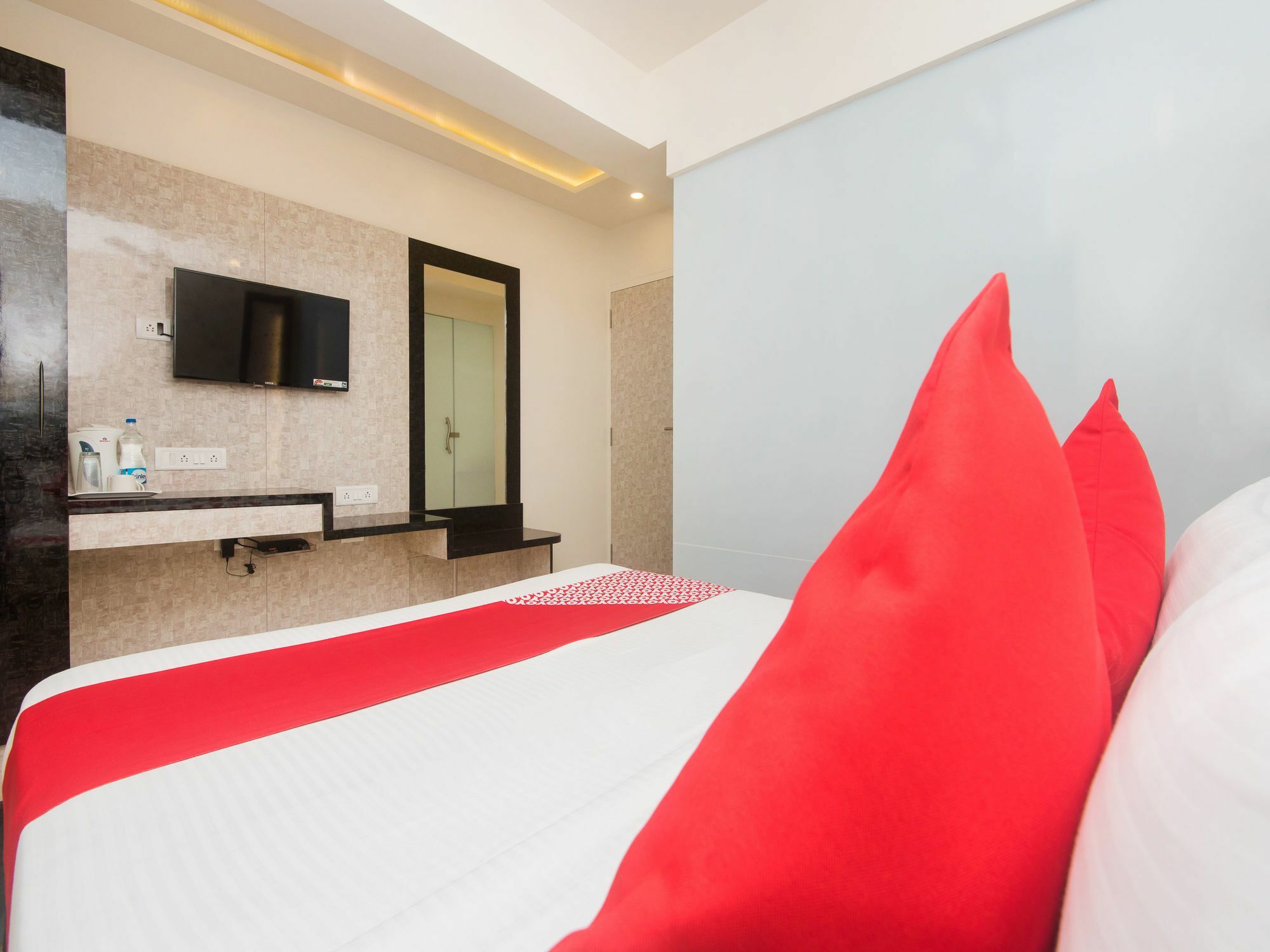 Fabexpress Veera Residency Hotell Mumbai Exteriör bild